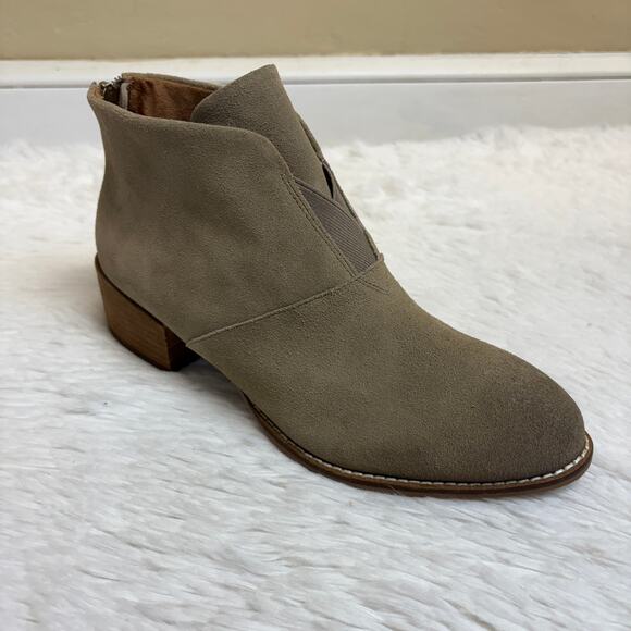 Softwalk Tilden Nubuck Burnished Toe Bootie Beige Tan Size 10.5 Narrow - Picture 1 of 7